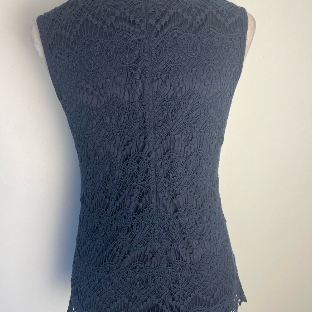 Adiva Black Sleeveless Lace Tank Top - Picture 3 of 7